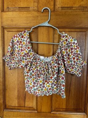 Floral Puff-Sleeve Crop Top in Multi-Color